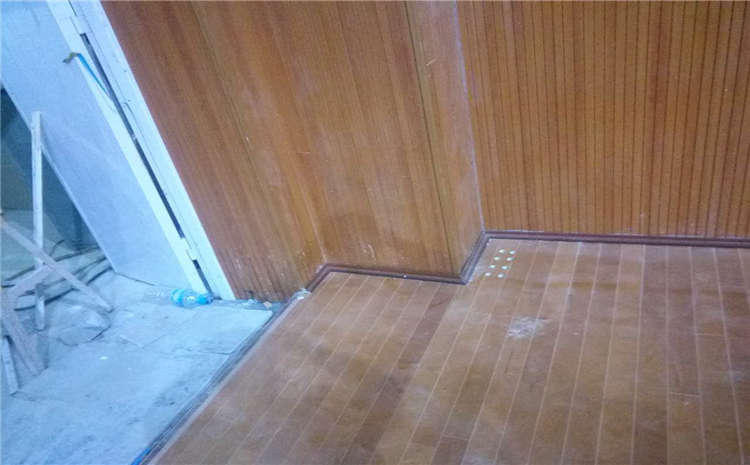 指接板风雨操场运动地板翻新施工